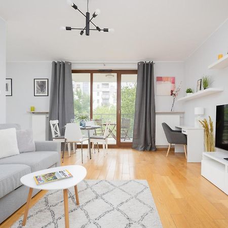 City Apartment With Parking Near Metro Mlociny By Noclegi Renters ワルシャワ エクステリア 写真