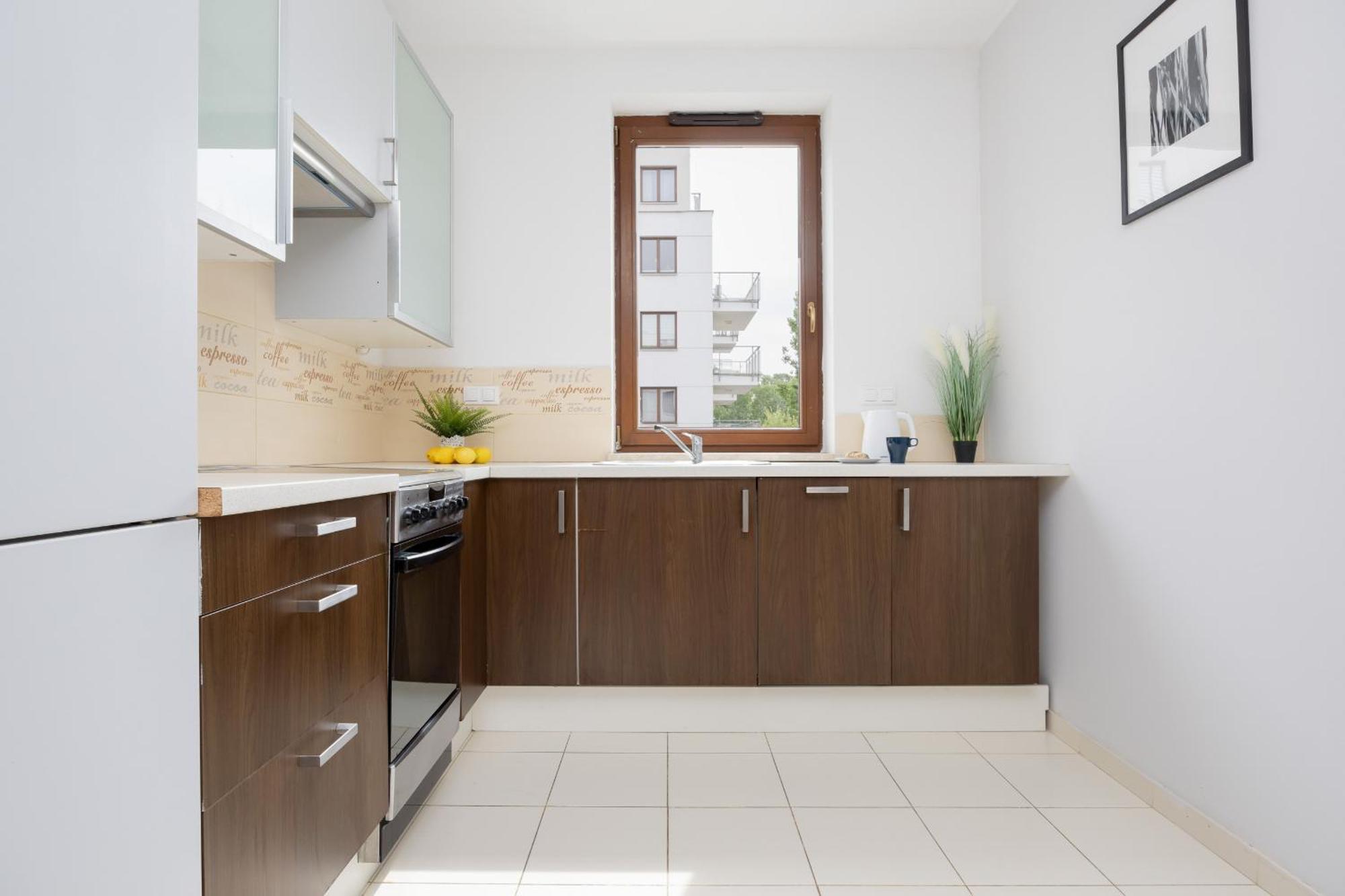 City Apartment With Parking Near Metro Mlociny By Noclegi Renters ワルシャワ エクステリア 写真