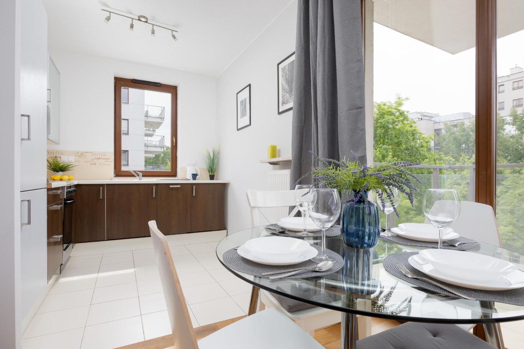 City Apartment With Parking Near Metro Mlociny By Noclegi Renters ワルシャワ エクステリア 写真